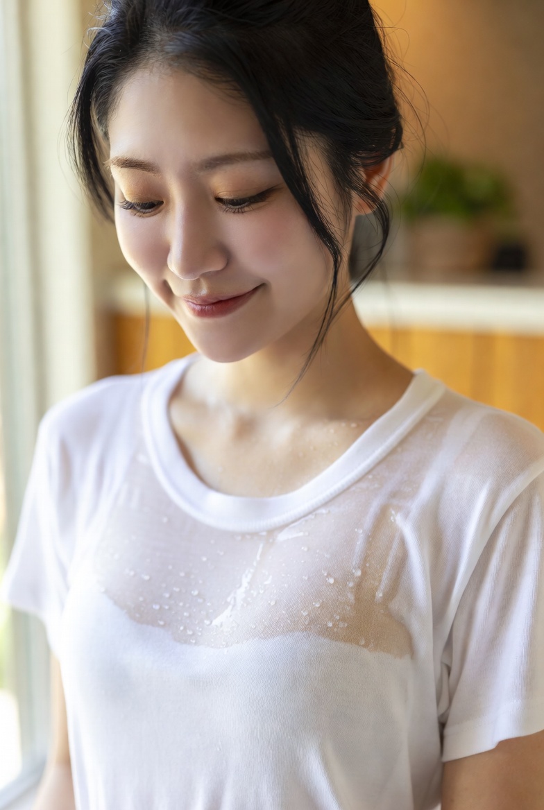 NBT(ノーブラTシャツ):濡れ感と若さ